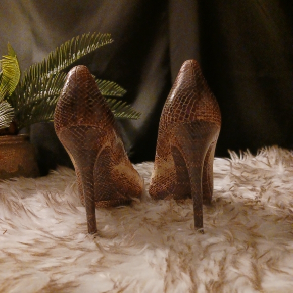 Brian Atwood Brown snake print heels sz 6 - Picture 6 of 7